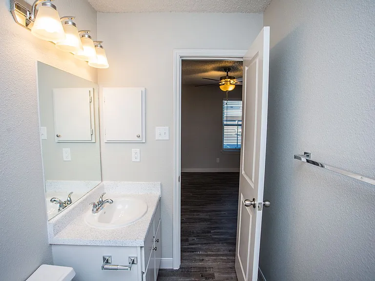Saddlewood Apartments — Photo 23