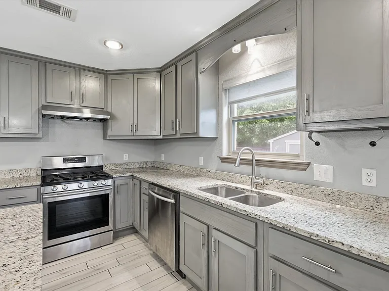 1804 Glenmore Ave — Photo 29