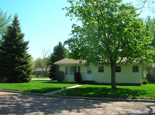 1612 Pine St, Yankton, SD 57078