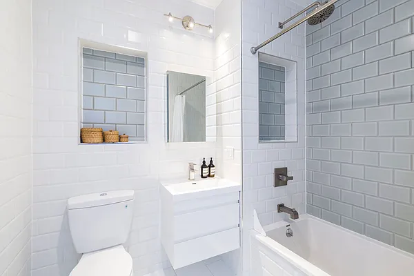 Rented by WIRE International Realty | media 15