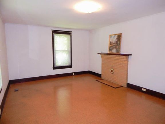 4th image of 132 Haywood Ave
