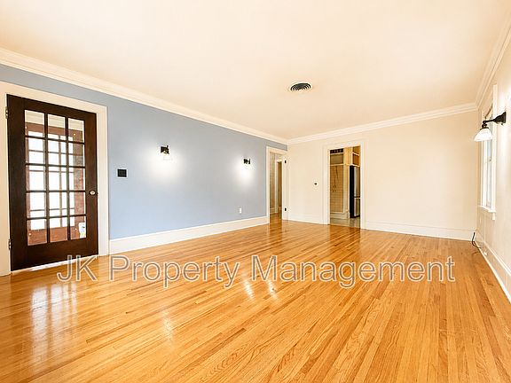 4th image of 2217 1st Ave S