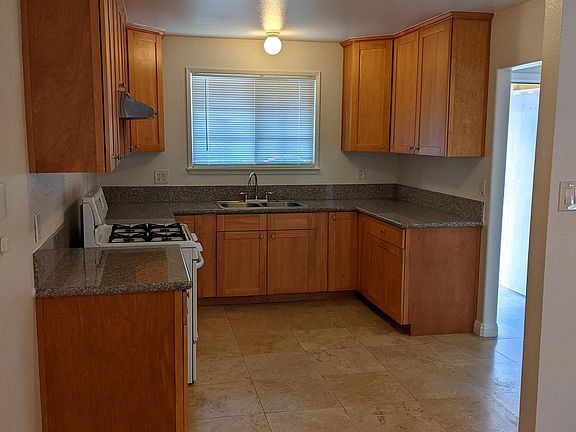 4th image of 652 Tamar Dr