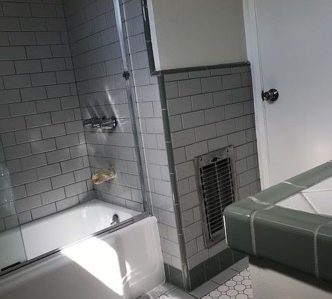 4th image of 725 N Hayworth Ave APT 06