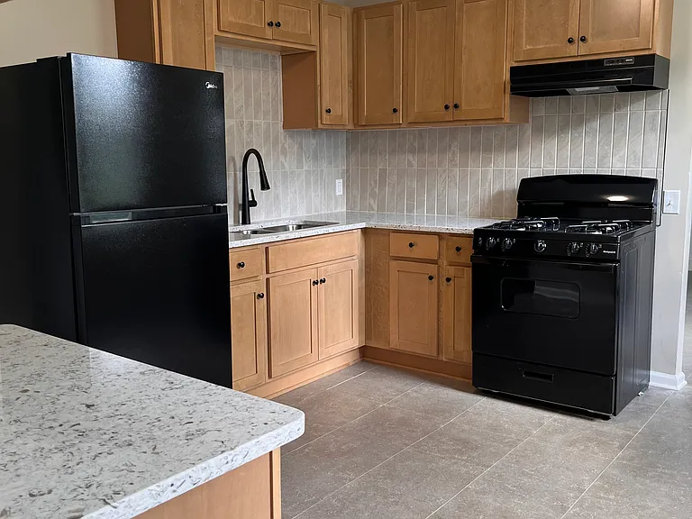 181 E Lorain St — Photo 6