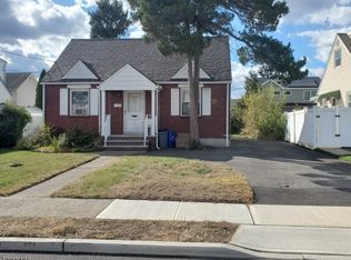 595 Elm Ave, Saddle Brook, NJ 07663