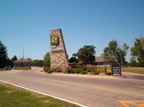 1674 Edgewood Dr, Davis, IL 61019