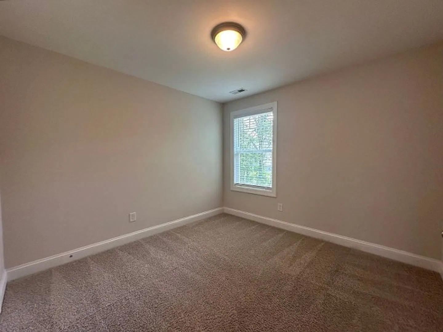 Modern 3BR/2.5BA Duplex Perfect Location, Plenty of Space! — Photo 3