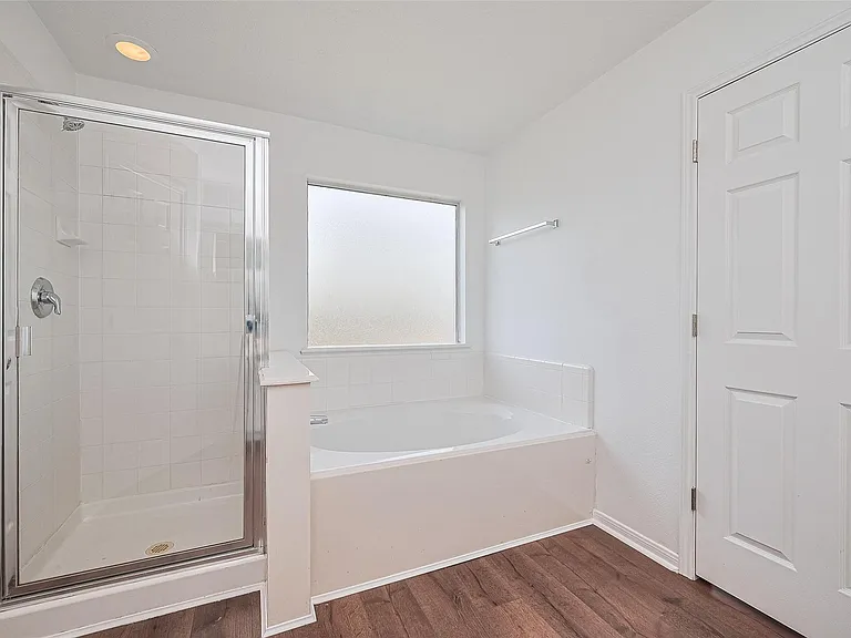 12230 Hawthorne Hill Cir — Photo 33