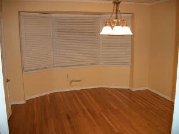 16 Knoll Ln