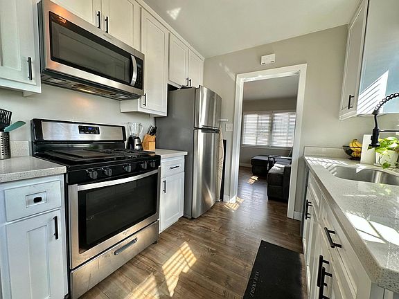 4th image of 763 N Redondo Ave Unit B