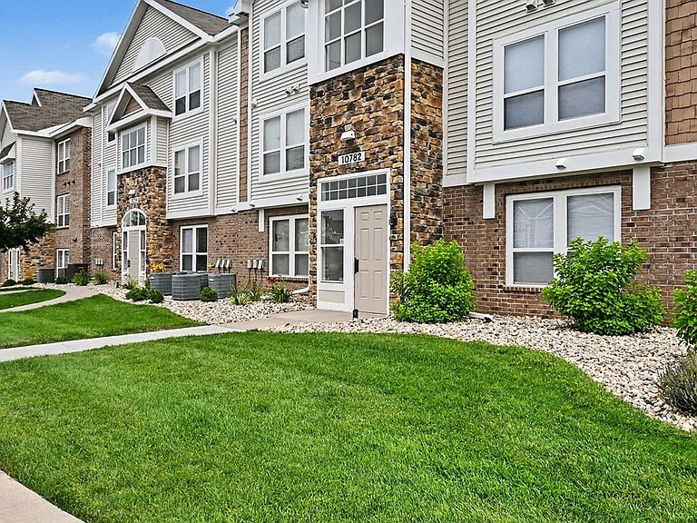 Brentwood Park Apartments — Photo 53