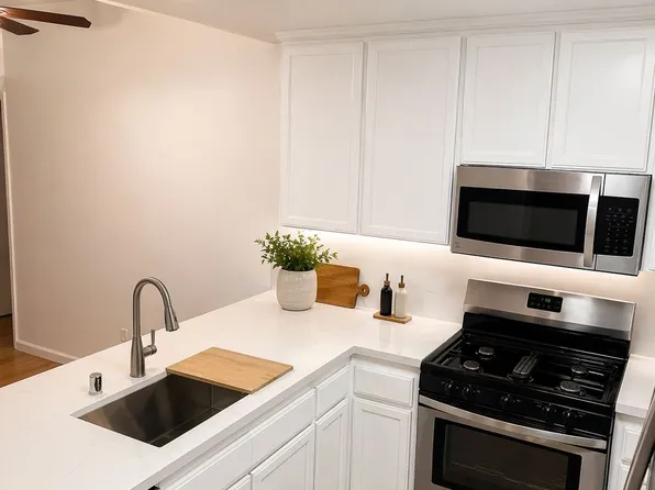 10756 Camarillo St, North Hollywood, CA 91602