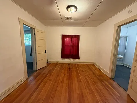 213 E Oak St — Photo 5