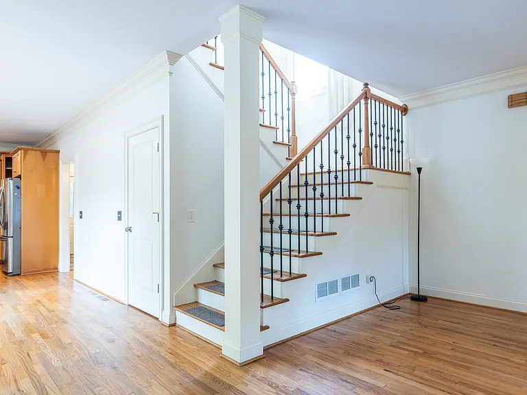 1040 Boulevard Dr NE — Photo 8