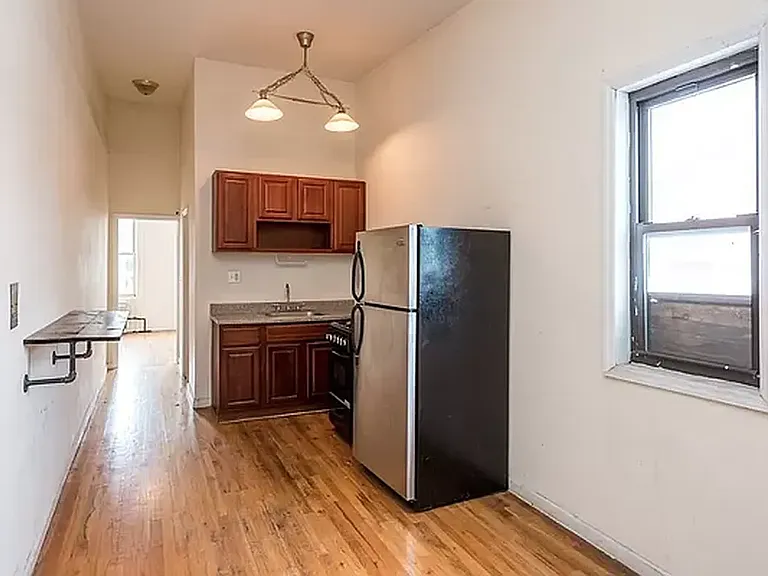 130 Melrose St #2R — Photo 1