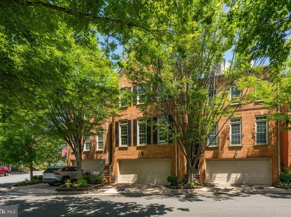 5027 Waple Ln, Alexandria, VA 22304