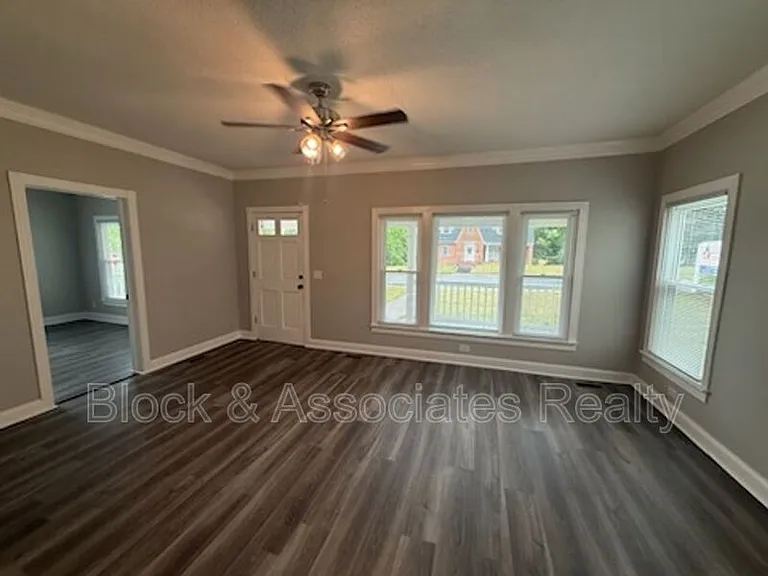 1007 Sunset Ave — Photo 3