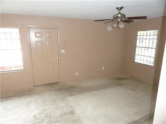 3rd image of 5734 Lyndhurst Dr