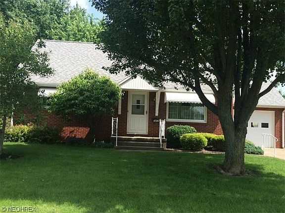 2nd image of 1419 Monter Ave