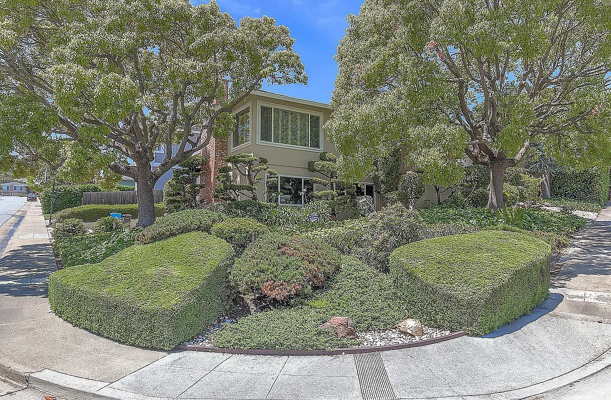 723 Foothill Dr photo 1