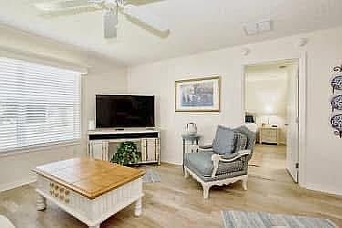 3rd image of 3313 Oakdale Pl