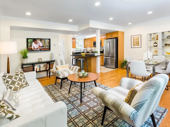 184 Thornton Rd, Chestnut Hill, MA 02467