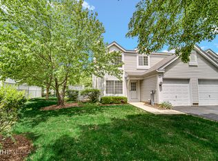 425 Monmouth Ct, Aurora, IL 60504