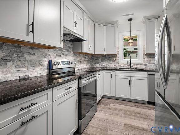 3rd image of 1720 Early Settlers Rd