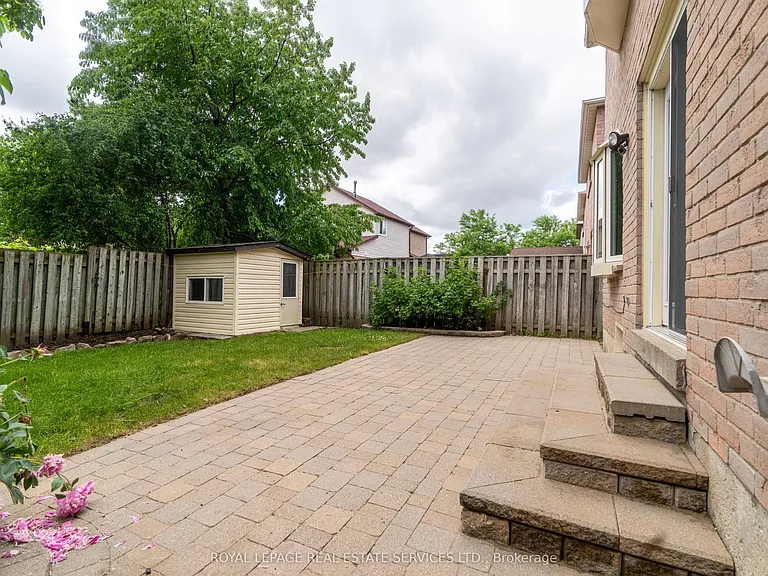 3301 Cambourne Cres — Photo 36