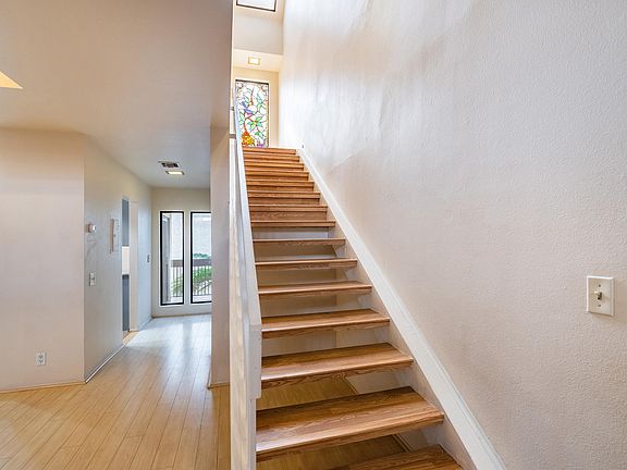 4th image of 1349 N Columbus Ave Unit 9