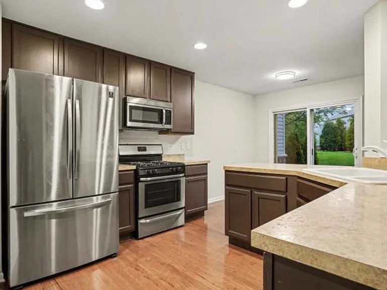 608 Hawley Dr — Photo 3