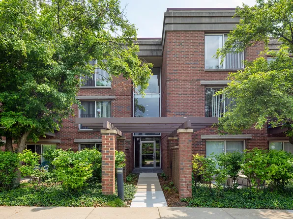 422 Kelburn Rd APT 223, Deerfield, IL 60015