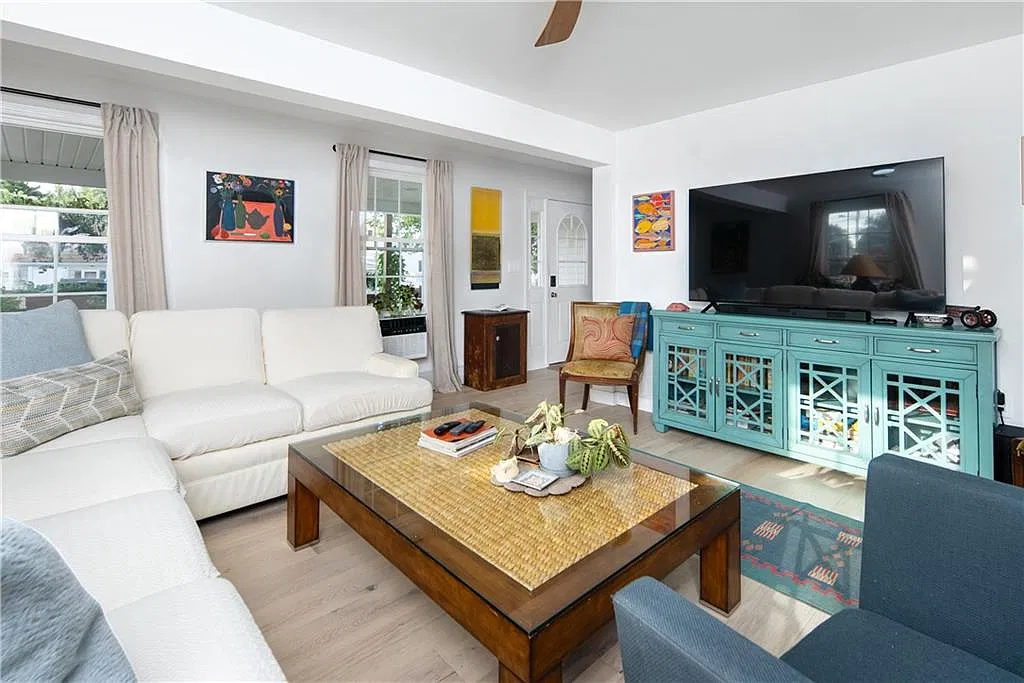 3 bed, 2.0 bath, 2000 sqft, $3,500 — Photo 4