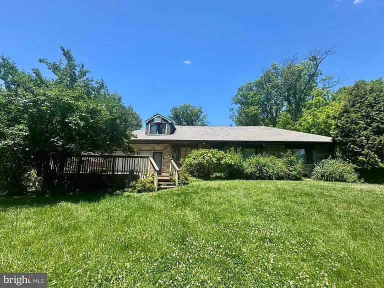 8233 Fairview Rd — Photo 37