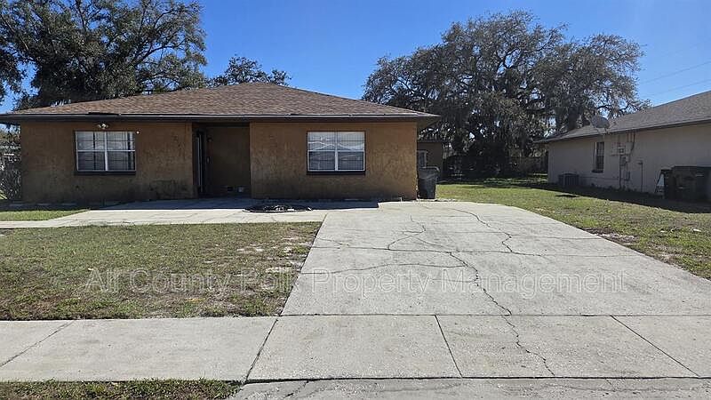 1st image of 2336 Chestnut Hills Dr
