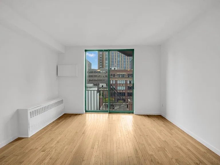 220 E 22nd St #6A — Photo 3