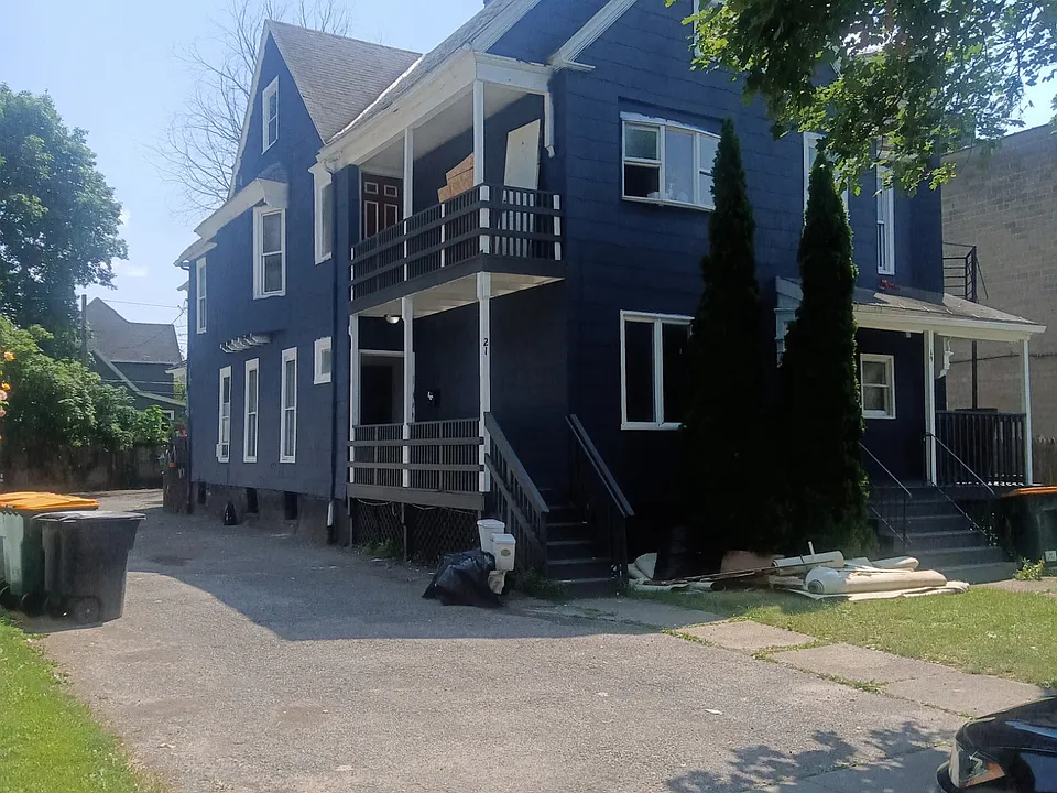 19-21 Grand Ave #4