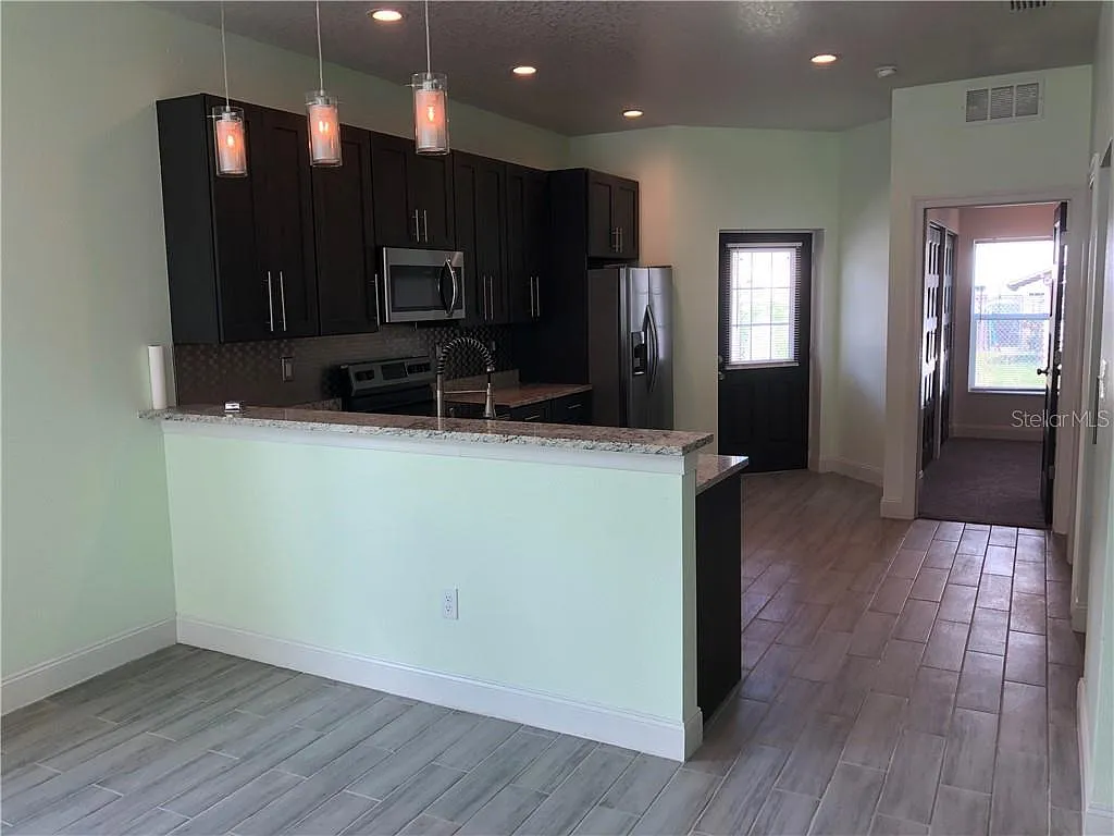 3 bed, 1306 sqft, $2,500 — Photo 4