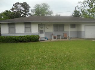 210 Turek St, El Campo, TX 77437