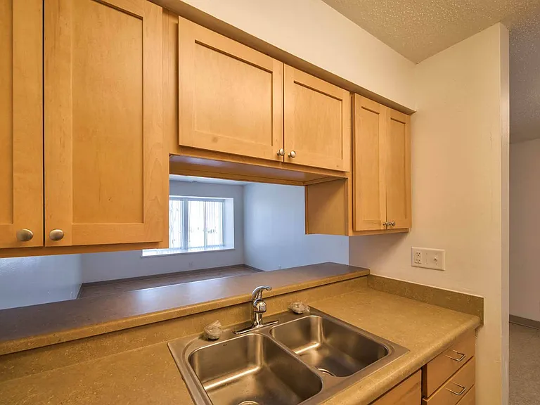 Castlewood Apartments — Photo 9