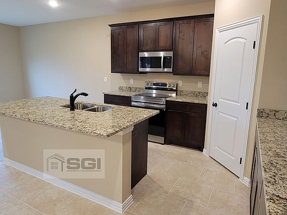 4th image of 120 Canales Cir