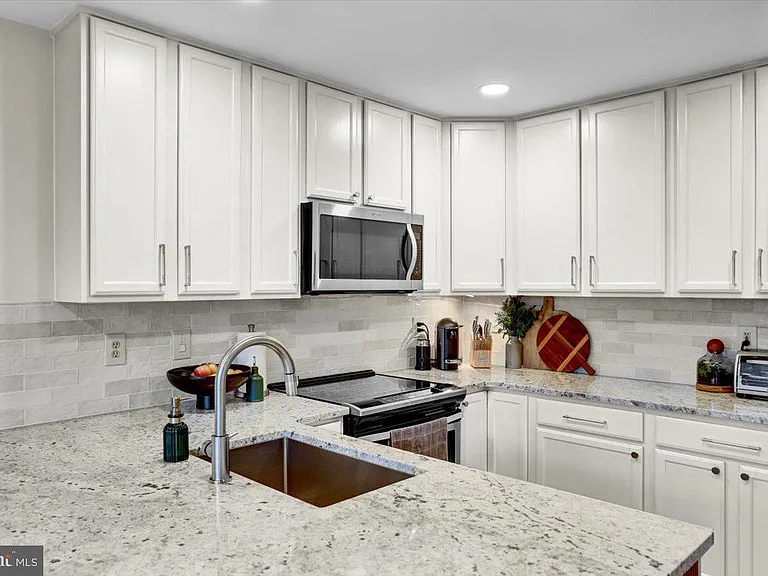2305 Carriage Ln #2305 — Photo 9