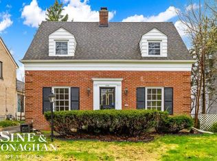 365 Moross Rd, Grosse Pointe Farms, MI 48236