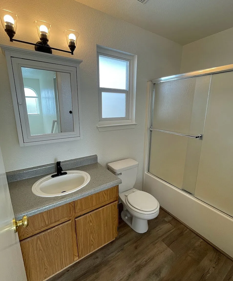 2 bed, 1.5 bath, 910 sqft, $1,800 — Photo 4