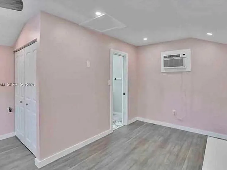 4300 NE 12th Ter #0 — Photo 3