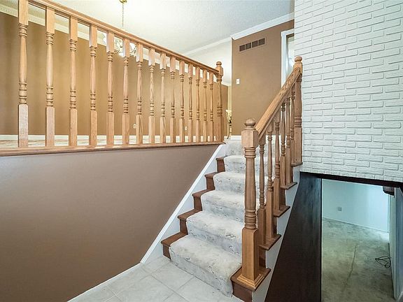 5th image of 302 Elm Grove Ln