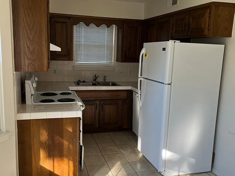 9009 Clusters Dr — Photo 13