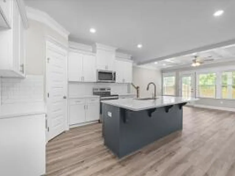 1005 Linsmore Ave — Photo 4