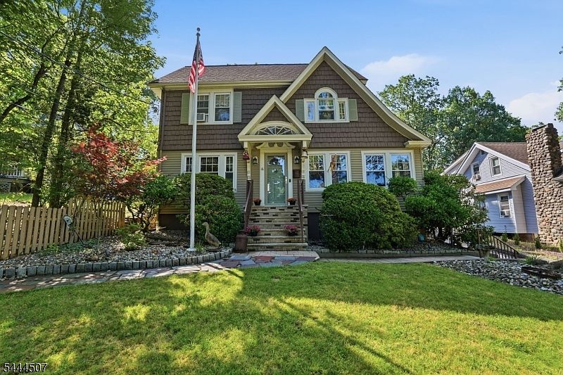 1st image of 16 Arlington Ave